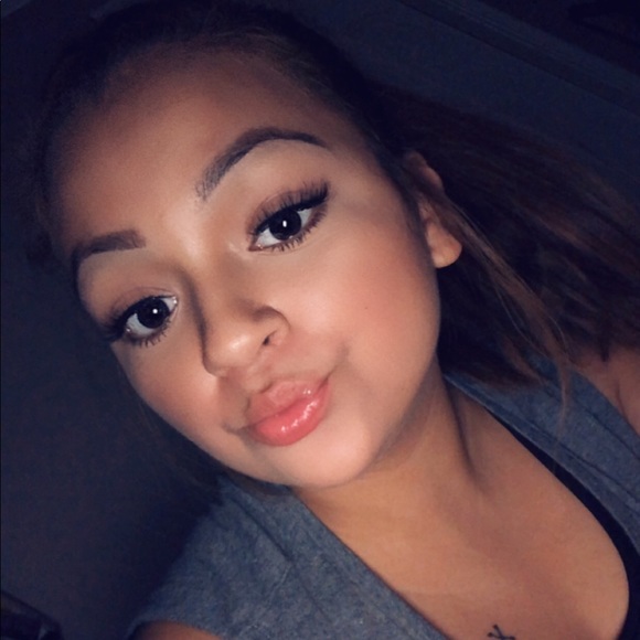 Meet your Posher, Anahi - Picture 1 of 1